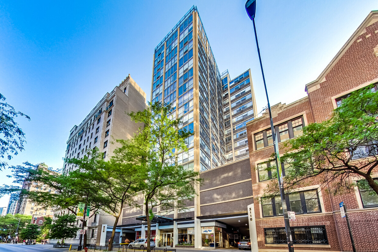 Foto principal - 3110 N Sheridan Rd