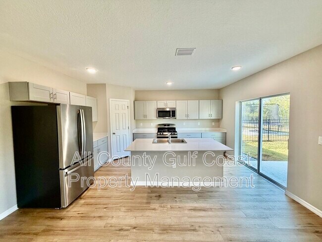 Building Photo - 12831 Oak Hill Way