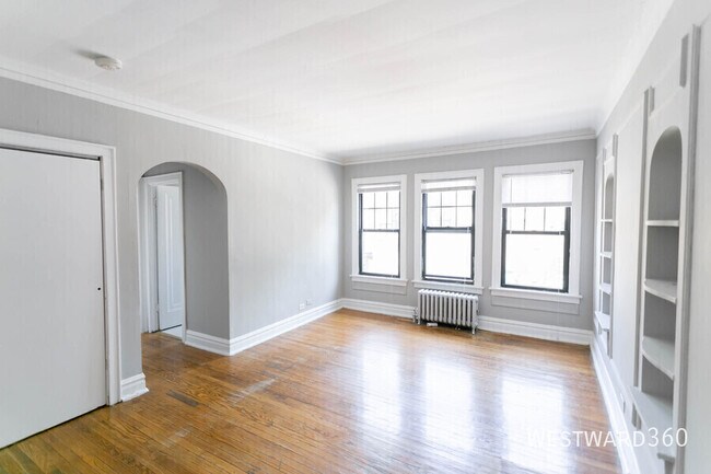 Building Photo - 1620 W Farwell Ave