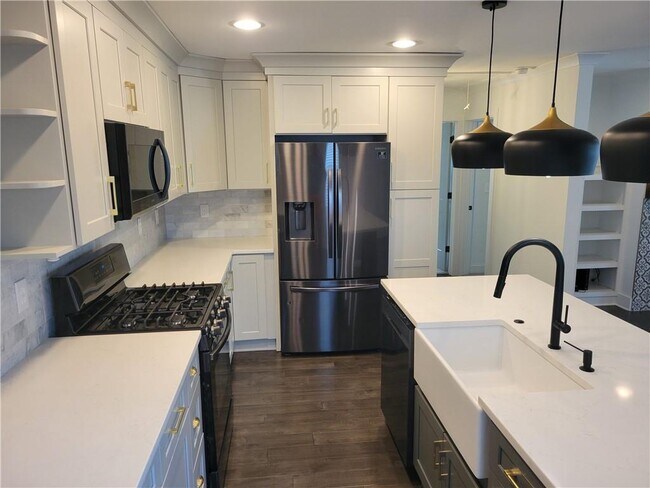 Foto del edificio - 1740 Madrona St NW