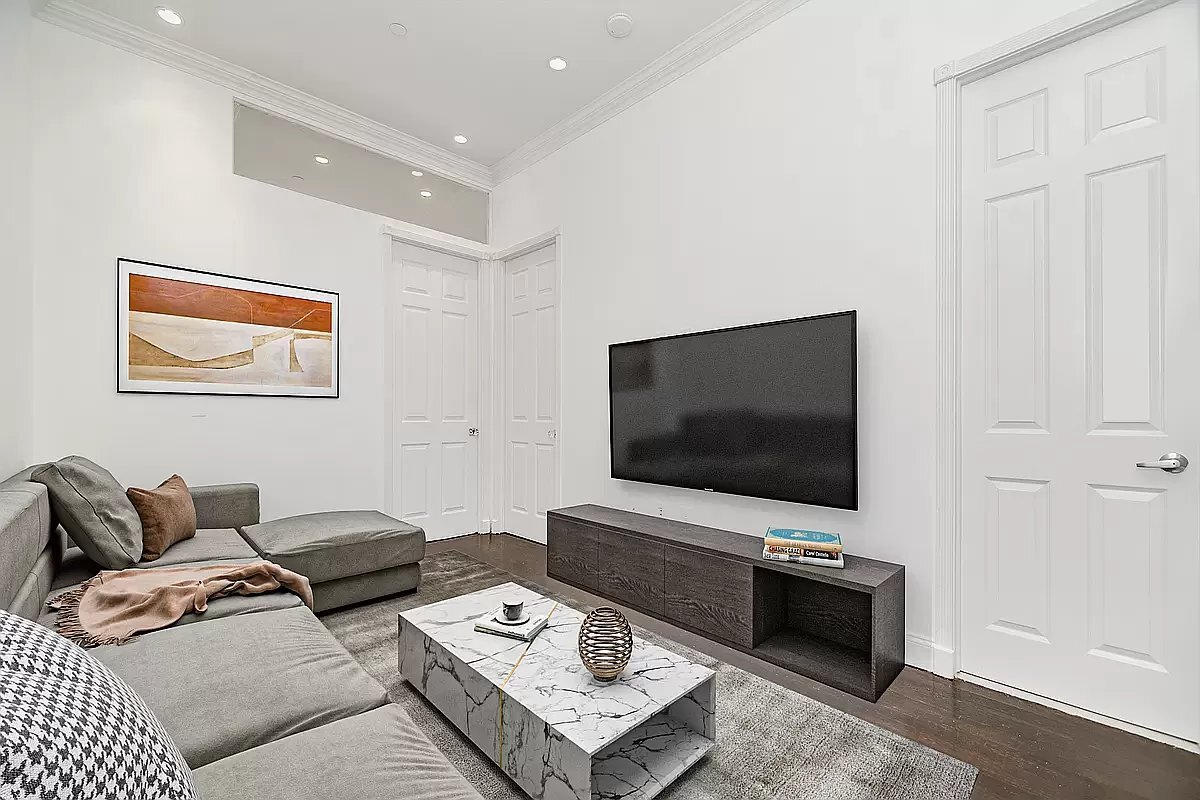 Foto principal - 326 E 4th St