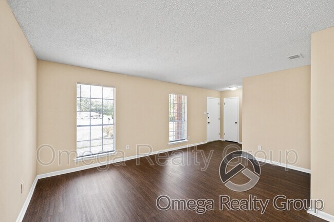 Foto del edificio - 6825 Norfolk Ct
