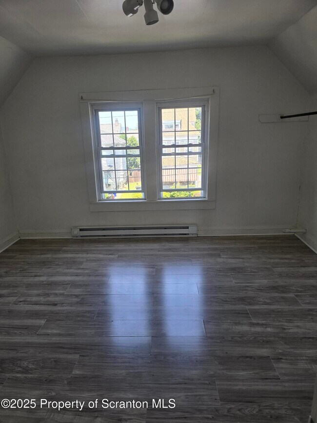 Building Photo - 908 Richmont St