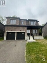 Building Photo - 43 Tulip Cres
