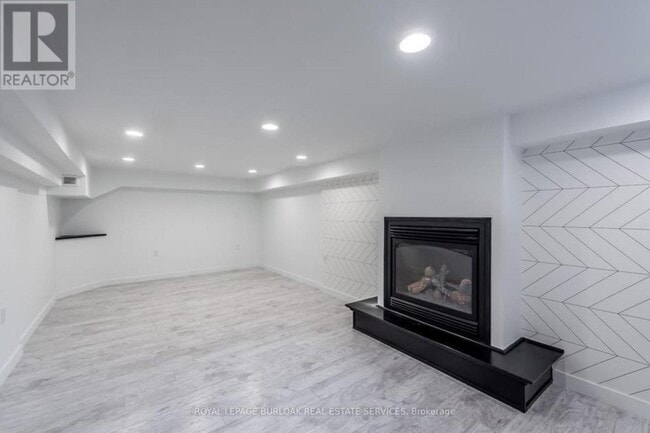 Photo du bâtiment - 257 E 17th St