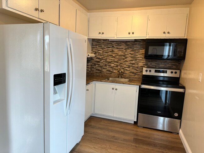 Building Photo - 605 Gamma Ct