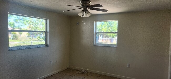Foto del edificio - 3104 Primrose Dr