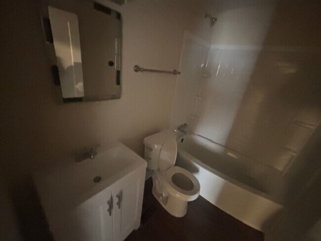 Building Photo - Knoxville 37914 - 2 bedroom 1 bath - call Howard Grower 865-705-0969