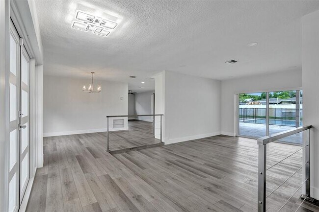 Foto del edificio - 5361 SW 7th St