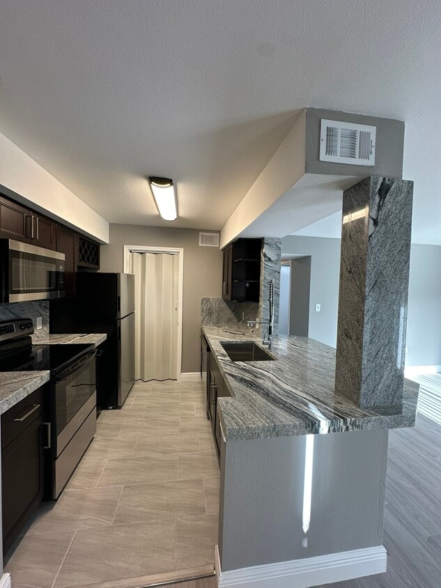 Photo - 2662 NW 33rd St (Oakland Park, FL)