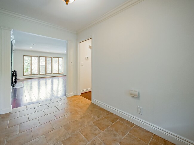 Building Photo - Beautiful 3-Bed, 3-Bath Home in Desirable ...