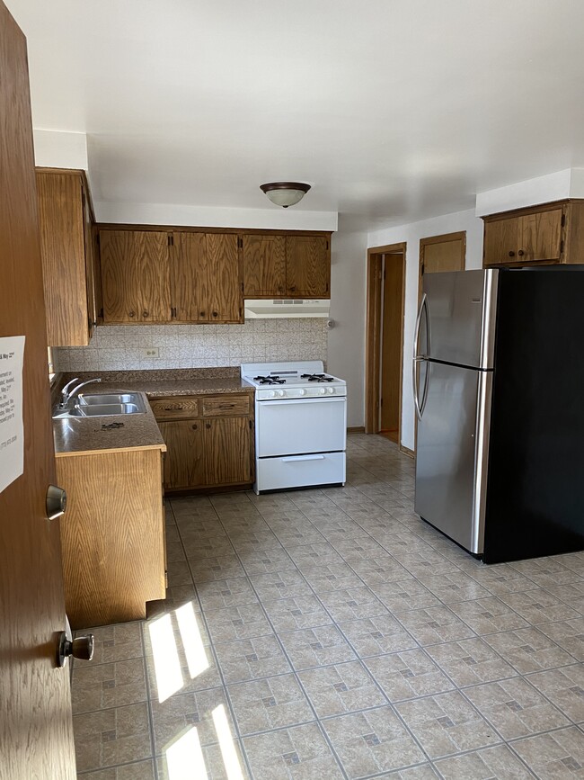 Kitchen - 6721 W Irving Park Rd