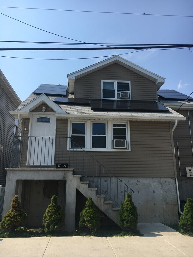 Gotham Ave - 47 Gotham Ave