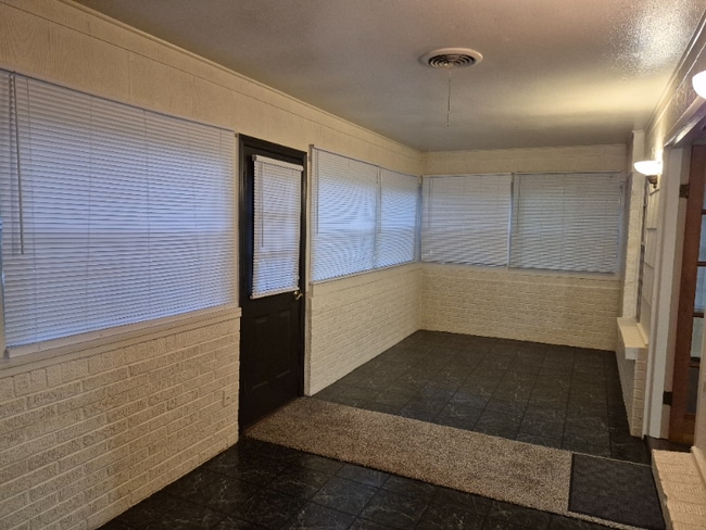 Building Photo - 2953 Peninsula Dr