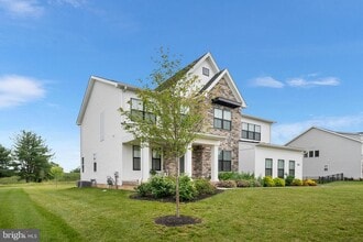 Building Photo - 2639 Hawthorn Dr