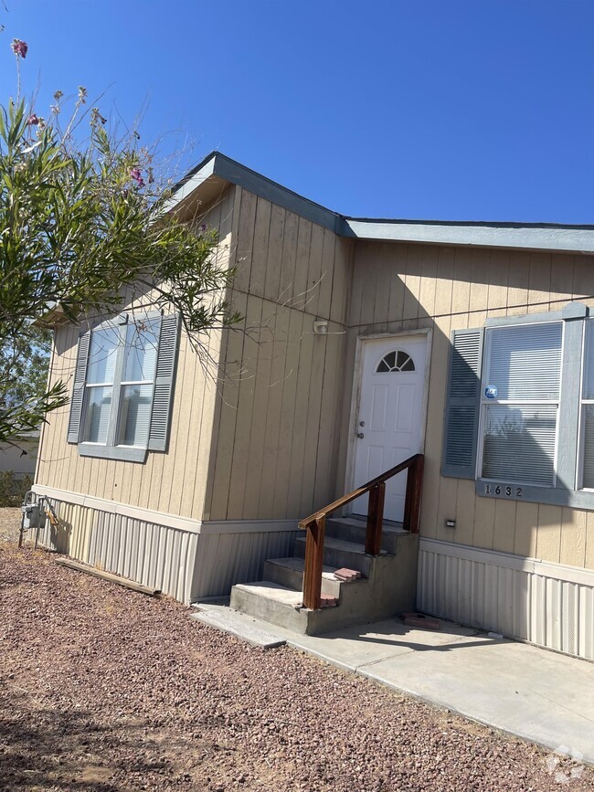 Building Photo - 1632 Sierra Vista Dr