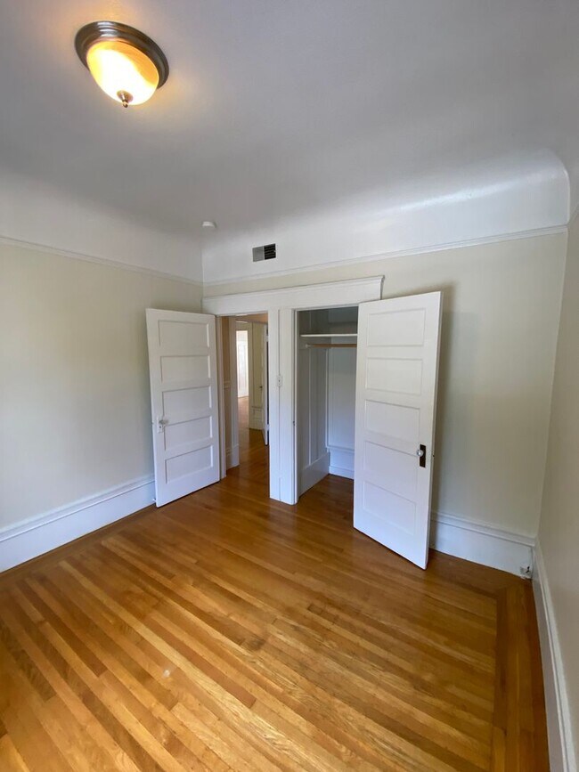 Foto del edificio - Lovely 2-bedroom Condo in Cole Valley - Ex...