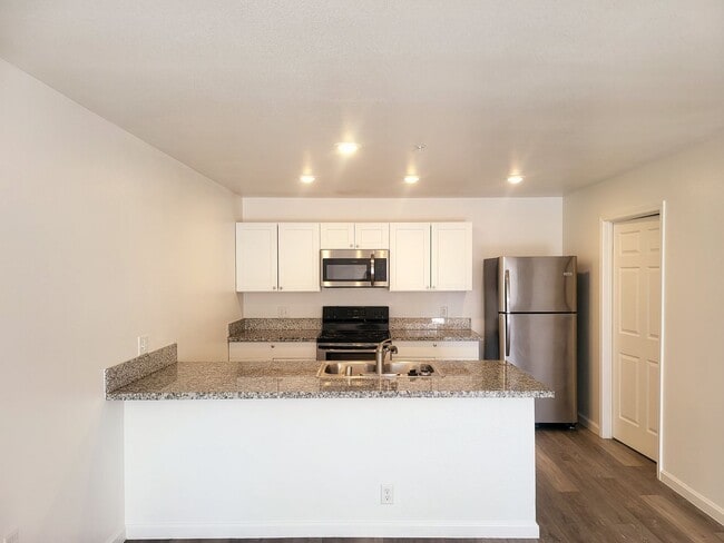 Interior Photo - 401 Linden St