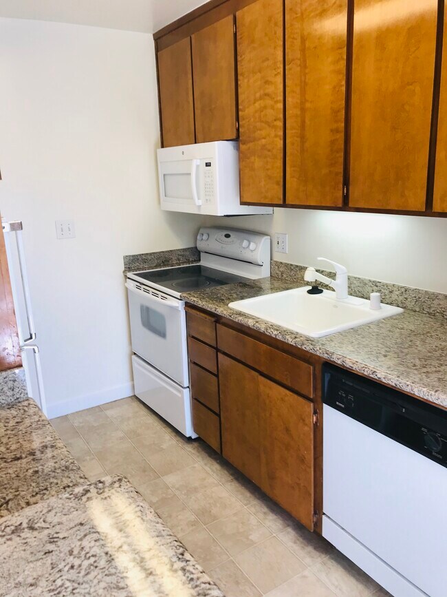 Building Photo - 1036 Oak Grove Rd. #110