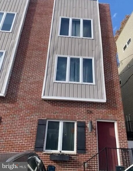 Primary Photo - 336 Leverington Ave