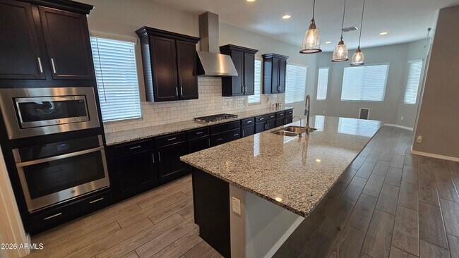 Foto del edificio - 18351 W Mercer Ln