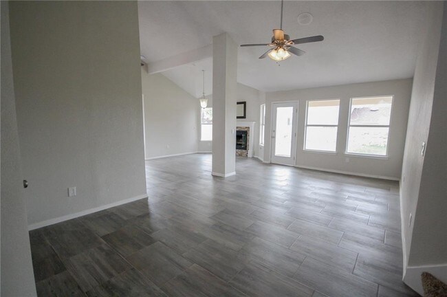 Foto del edificio - 3153 Royal Crest St