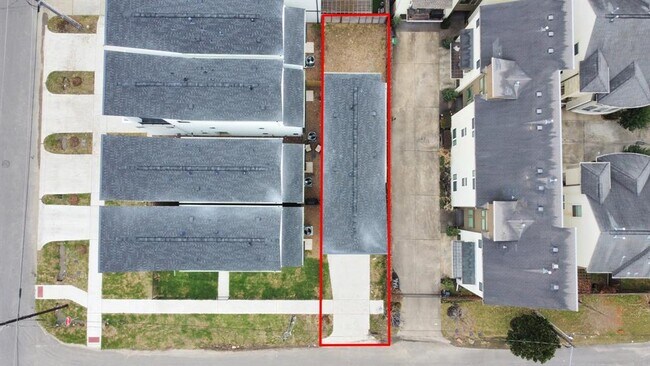 Building Photo - 2505 Pease St