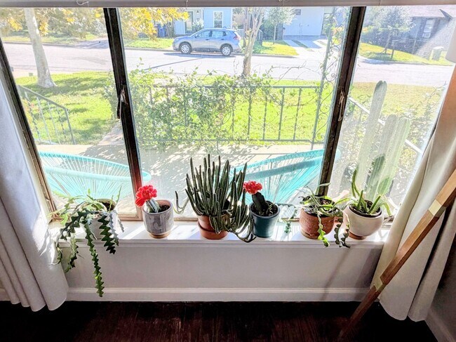 Foto del edificio - 3004 E 18th St