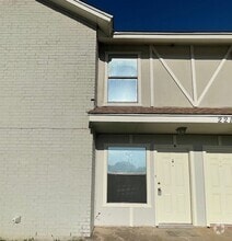 Building Photo - 221 Meadow Ct