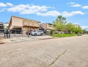 Building Photo - 3809 N Braeswood Blvd
