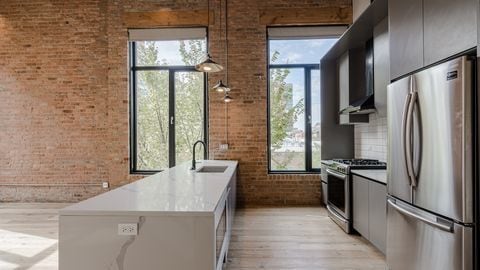 Building Photo - 729 N Sangamon St