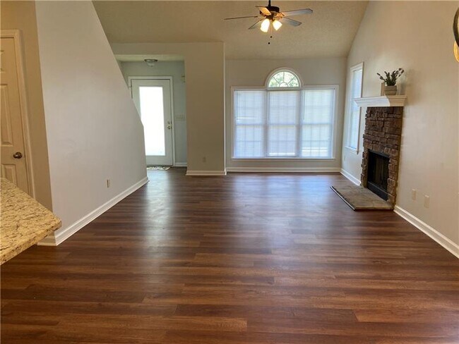 Building Photo - 207 Hillcrest Ridge
