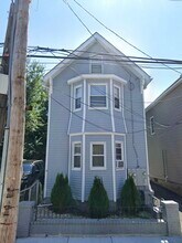 Building Photo - 9 Clinton St
