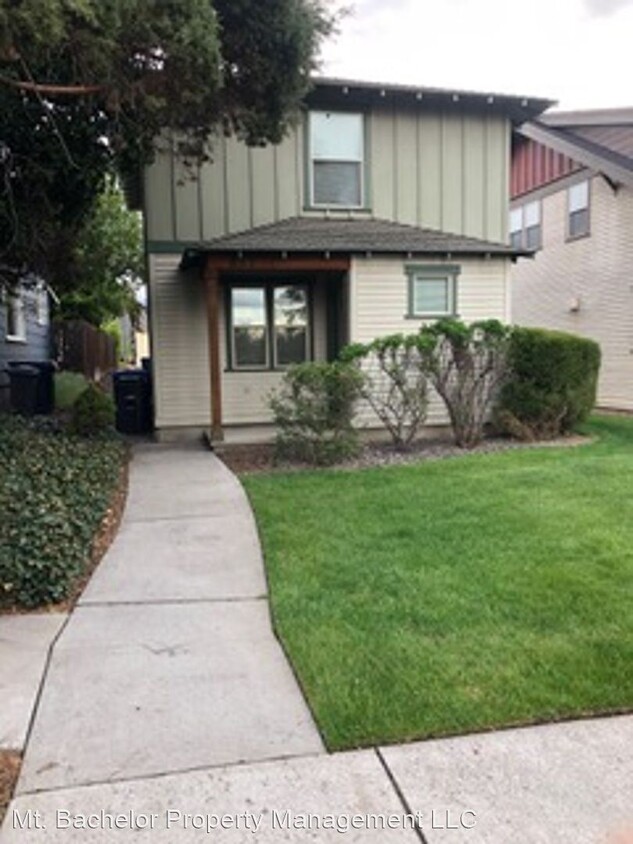 Primary Photo - 2 br, 1 bath House - 437 NE Irving #1