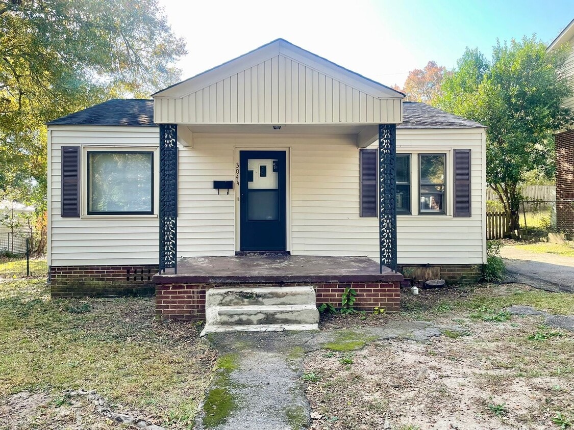 Primary Photo - Rosewood