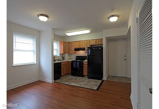 Building Photo - 2106 Cameron Dr