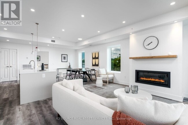 Building Photo - 208 - 19B WEST STREET N