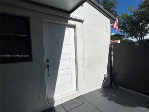 Building Photo - 135 E 37th St