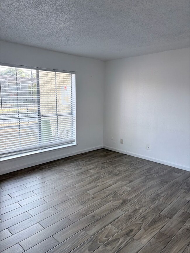 Foto del edificio - 6200 W Tidwell Rd