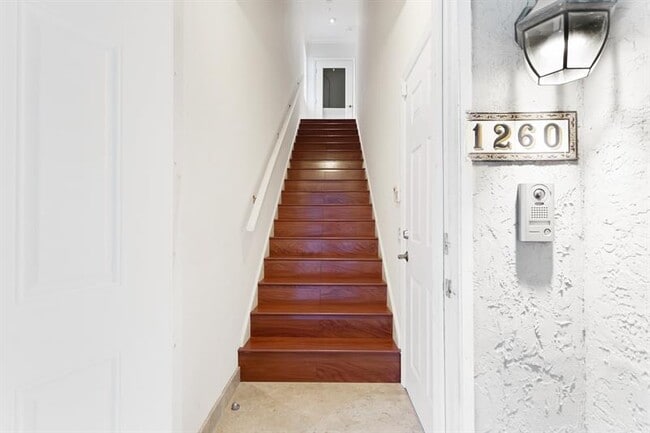 Foto del edificio - 1260 N Riverside Dr