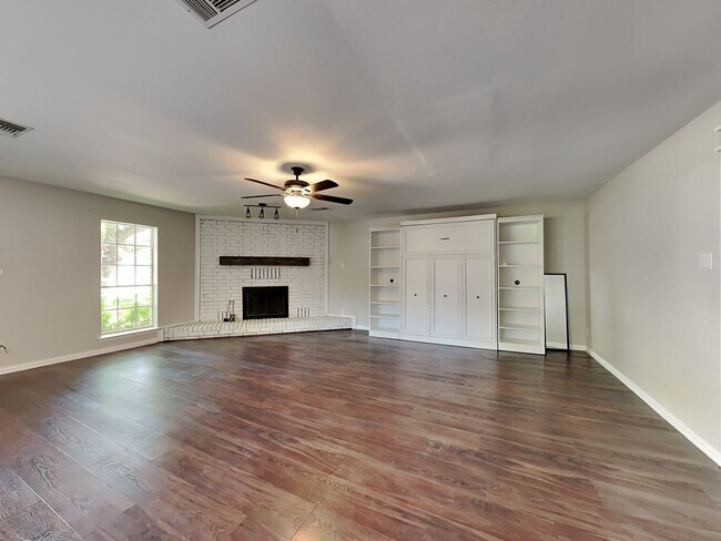 Photo - DARLING HOME IN DENTON READY NOW!