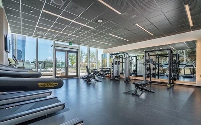 Building Photo - Amazing Views - 1 Bedroom 1 1/2 Luxury Con...
