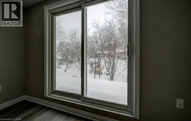 Photo du bâtiment - 930 Eagle St N