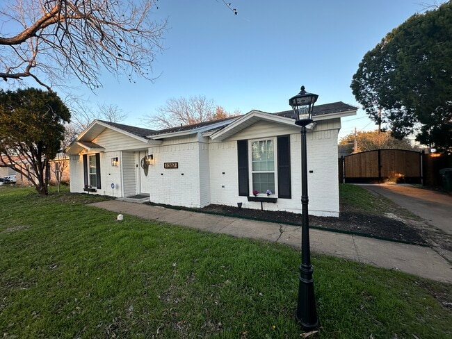 Building Photo - 1507 Geraldine Ln