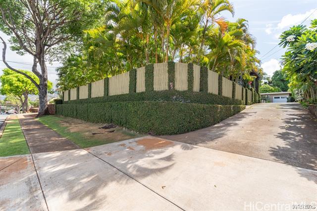 Building Photo - 927 10th Ave