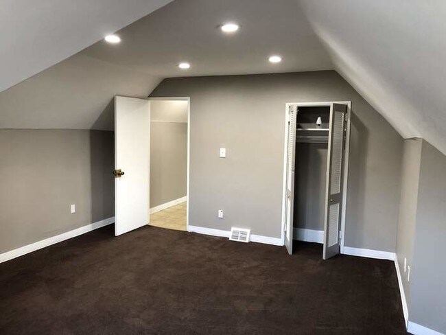 Building Photo - Charming 1BR 1BA Apartment In East Liberty!