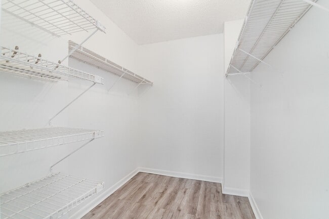 Building Photo - 2931 SW 12th Ave