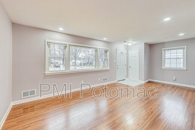 Building Photo - 1117 Grandin Ave