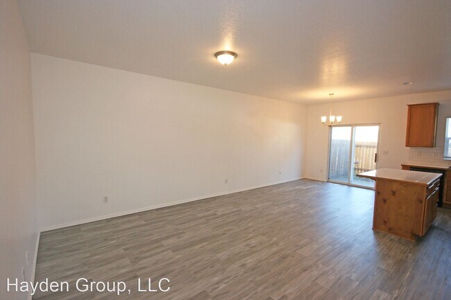 Building Photo - 3 br, 2.5 bath House - 18541 SW Takena Ct.