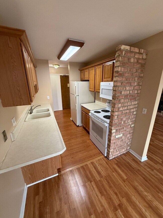 Foto del edificio - 5500 Hillcrest Ln